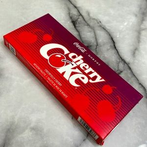 MORPHE
Morphe x Coca-Cola Cheerfully Cherry artistry palette 18.5g